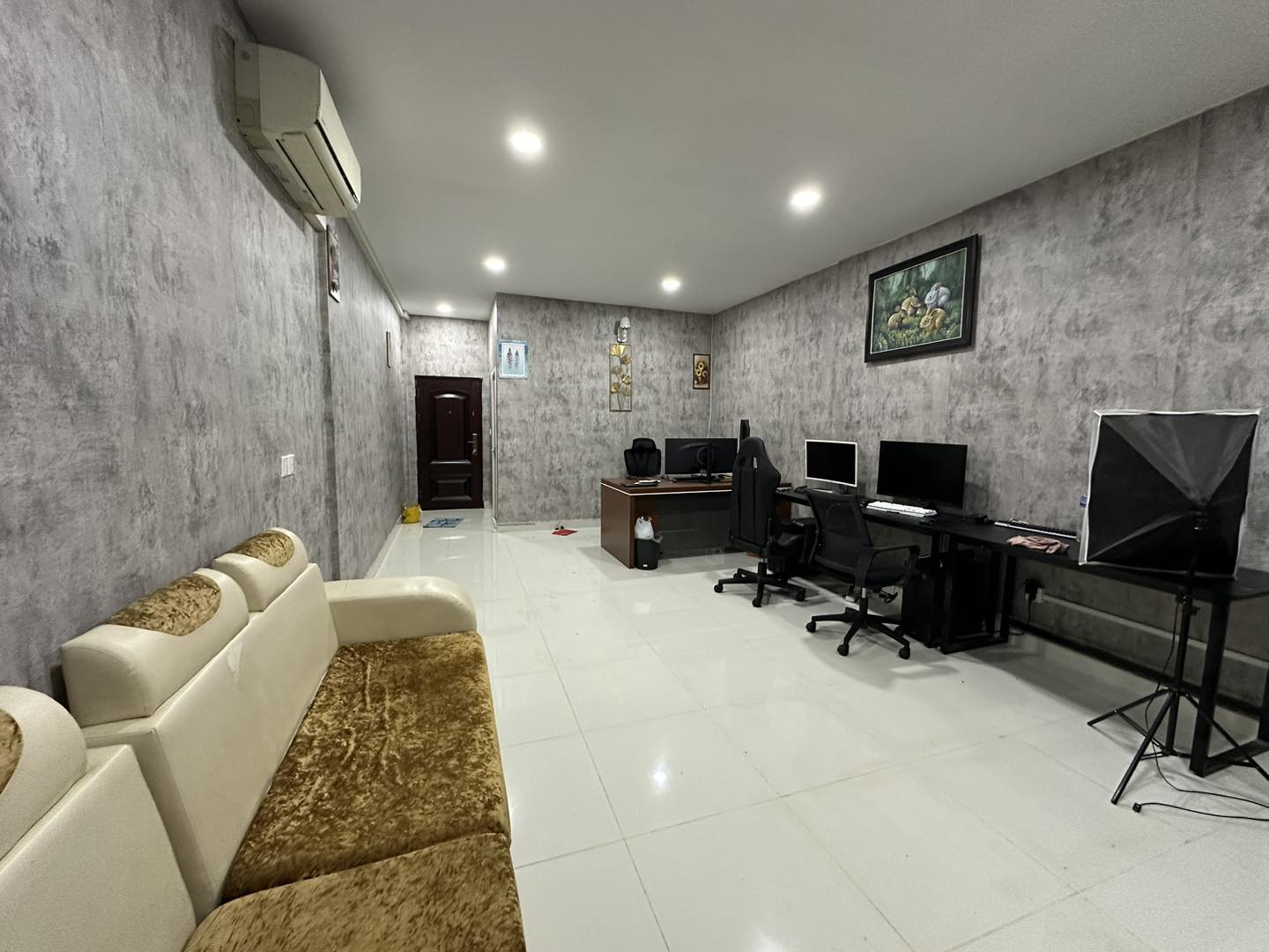 ការិយាល័យ NHA CEO នៅភ្នំពេញ
